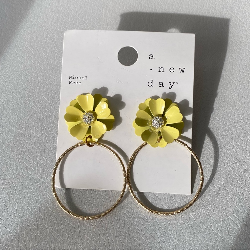 A NEW DAY earrings with yellow floral and hoop design 🌼⭐️🟡